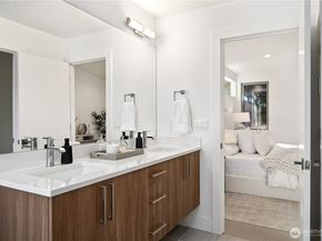12915 NE 78th Place, Kirkland WA 98033