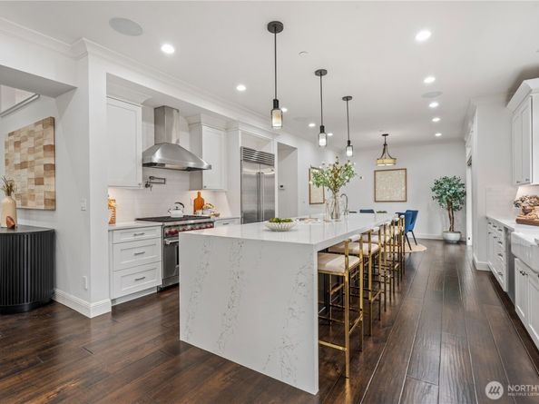 9942 SE 39th St, Mercer Island WA 98040