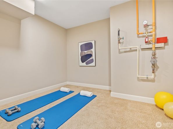 9942 SE 39th St, Mercer Island WA 98040
