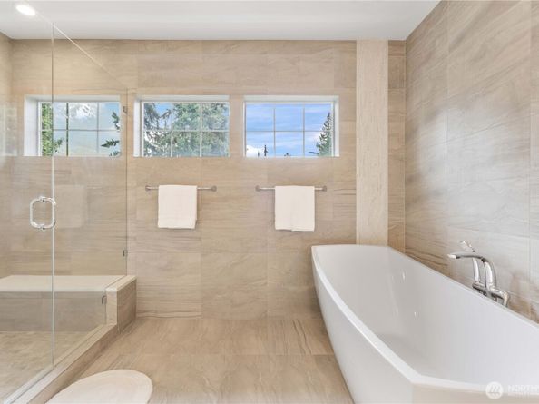 9942 SE 39th St, Mercer Island WA 98040