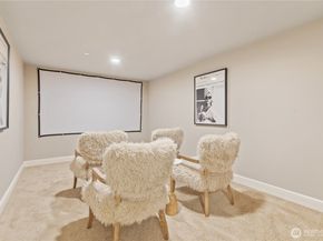 9942 SE 39th St, Mercer Island WA 98040