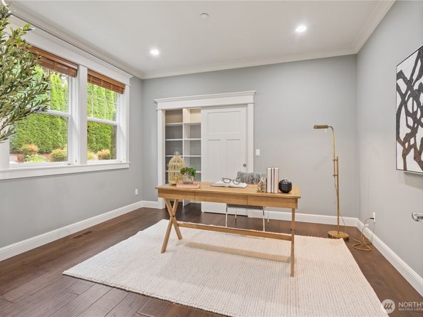 9942 SE 39th St, Mercer Island WA 98040