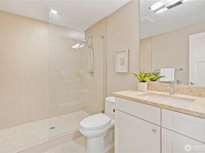 9942 SE 39th St, Mercer Island WA 98040