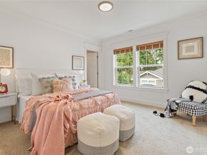 9942 SE 39th St, Mercer Island WA 98040