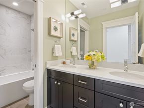 9942 SE 39th St, Mercer Island WA 98040