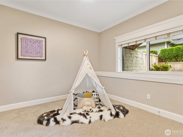 9942 SE 39th St, Mercer Island WA 98040