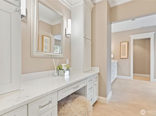 9942 SE 39th St, Mercer Island WA 98040