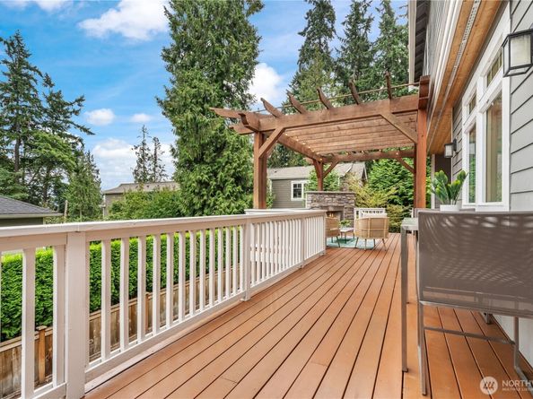 9942 SE 39th St, Mercer Island WA 98040