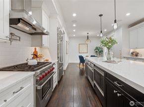 9942 SE 39th St, Mercer Island WA 98040