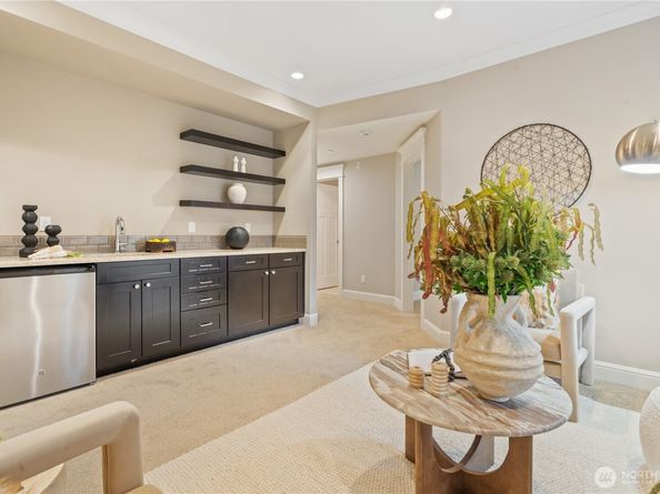 9942 SE 39th St, Mercer Island WA 98040