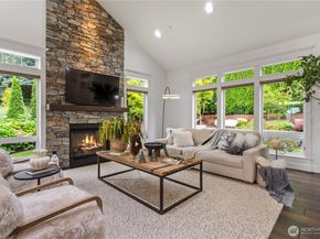 9942 SE 39th St, Mercer Island WA 98040