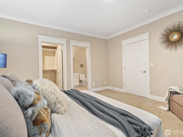 9942 SE 39th St, Mercer Island WA 98040