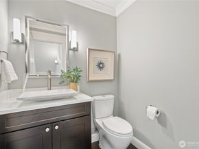 9942 SE 39th St, Mercer Island WA 98040