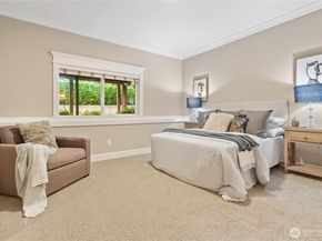 9942 SE 39th St, Mercer Island WA 98040