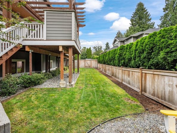 9942 SE 39th St, Mercer Island WA 98040