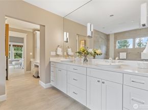 9942 SE 39th St, Mercer Island WA 98040
