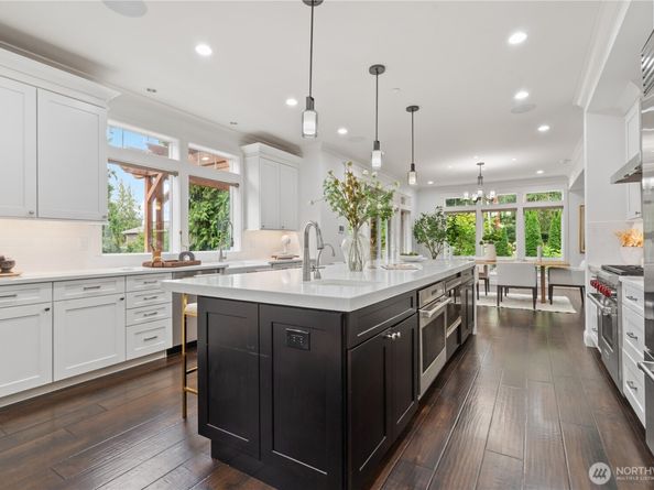 9942 SE 39th St, Mercer Island WA 98040