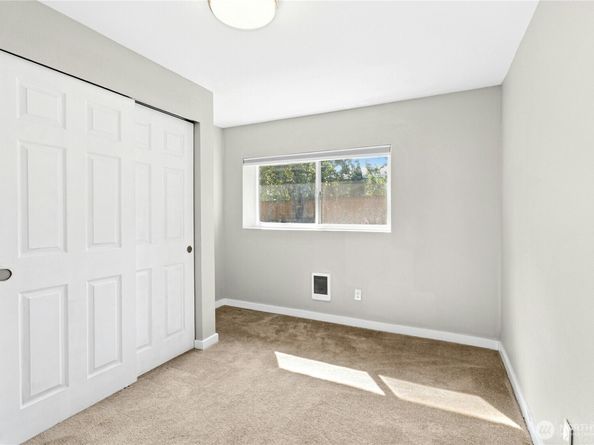 12563 SE 71st Street, Newcastle WA 98056