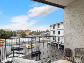 12300 28th Avenue NE 208, Seattle WA 98125
