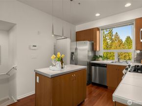 15212 NE 81st Way 103, Redmond WA 98052