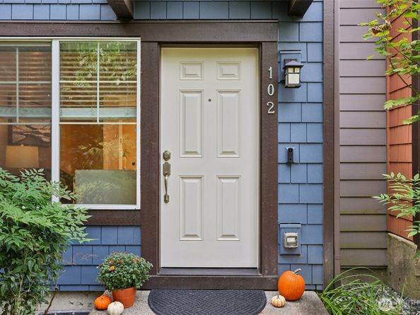 10176 156th Court NE 102, Redmond WA 98052