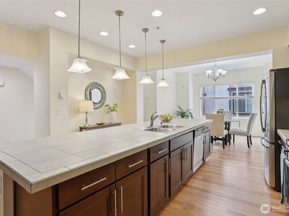 10176 156th Court NE 102, Redmond WA 98052