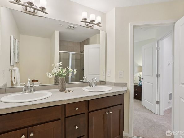 10176 156th Court NE 102, Redmond WA 98052