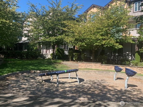 10176 156th Court NE 102, Redmond WA 98052