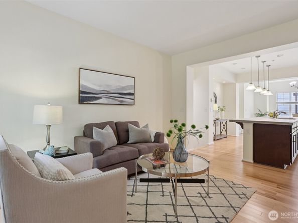 10176 156th Court NE 102, Redmond WA 98052