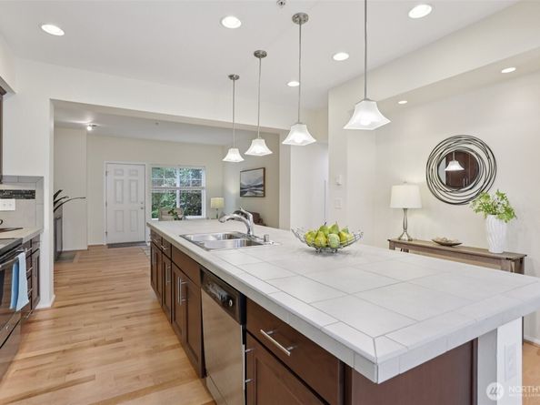 10176 156th Court NE 102, Redmond WA 98052