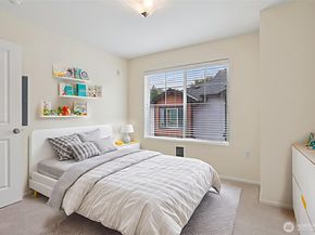10176 156th Court NE 102, Redmond WA 98052