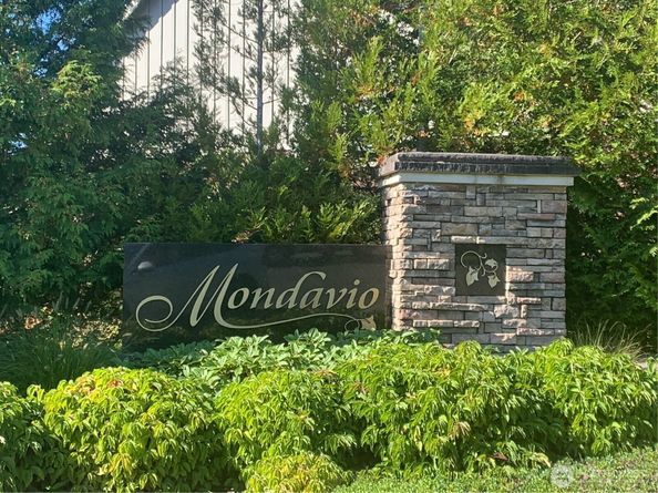 10176 156th Court NE 102, Redmond WA 98052