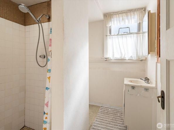 7003 40th Avenue NE, Seattle WA 98115