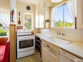7003 40th Avenue NE, Seattle WA 98115