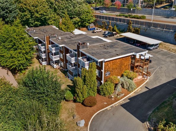 28418 16th Avenue S 302, Federal Way WA 98003