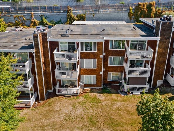 28418 16th Avenue S 302, Federal Way WA 98003