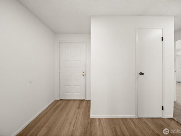 28418 16th Avenue S 302, Federal Way WA 98003