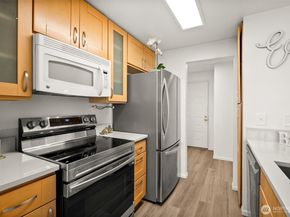 28418 16th Avenue S 302, Federal Way WA 98003