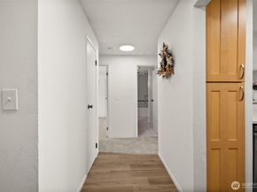 28418 16th Avenue S 302, Federal Way WA 98003