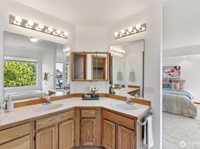 20165 Bue Rund Loop NE, Poulsbo WA 98370