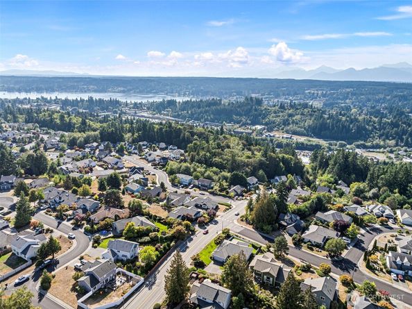 20165 Bue Rund Loop NE, Poulsbo WA 98370
