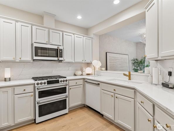 8502 Main Street E105, Edmonds WA 98026