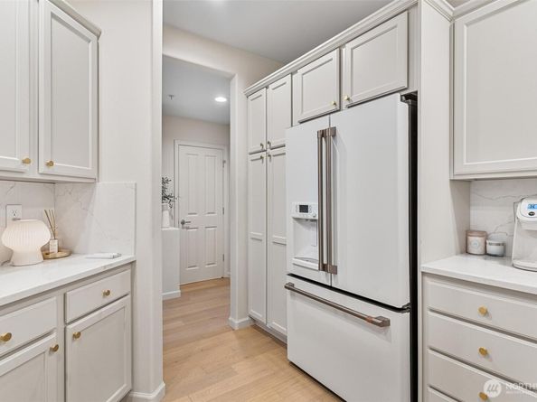 8502 Main Street E105, Edmonds WA 98026