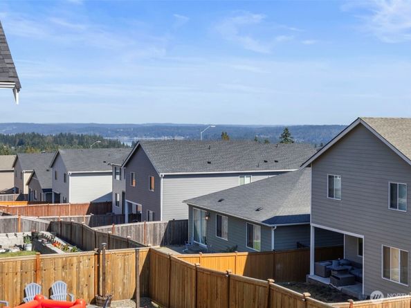 1431 Baker Heights Loop, Bremerton WA 98312