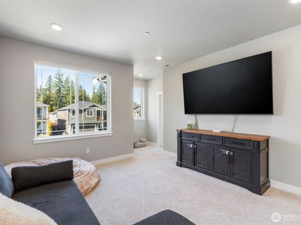 1431 Baker Heights Loop, Bremerton WA 98312
