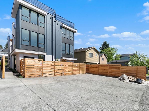 8833 B Wallingford Avenue N, Seattle WA 98103
