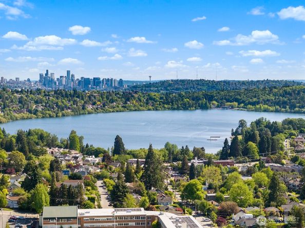 8833 B Wallingford Avenue N, Seattle WA 98103