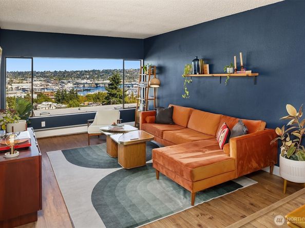 3661 24th Place W 406, Seattle WA 98199