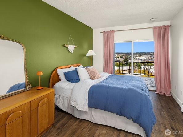 3661 24th Place W 406, Seattle WA 98199