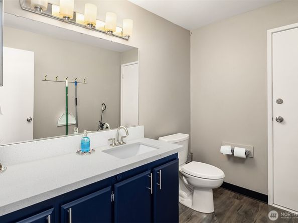 3661 24th Place W 406, Seattle WA 98199